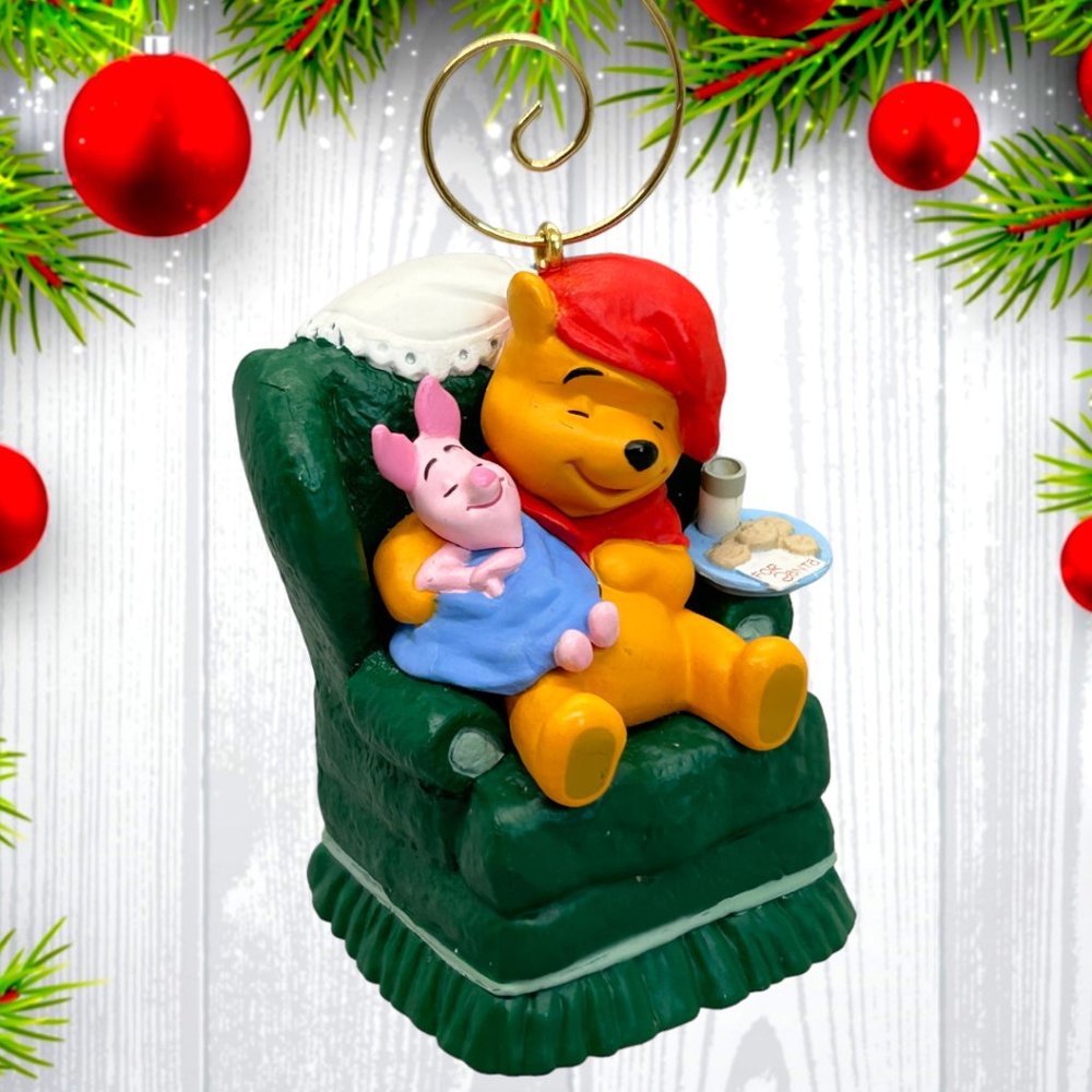 Hallmark Keepsake Disney Winnie the Pooh Waitin On Santa Christmas Tree Ornament